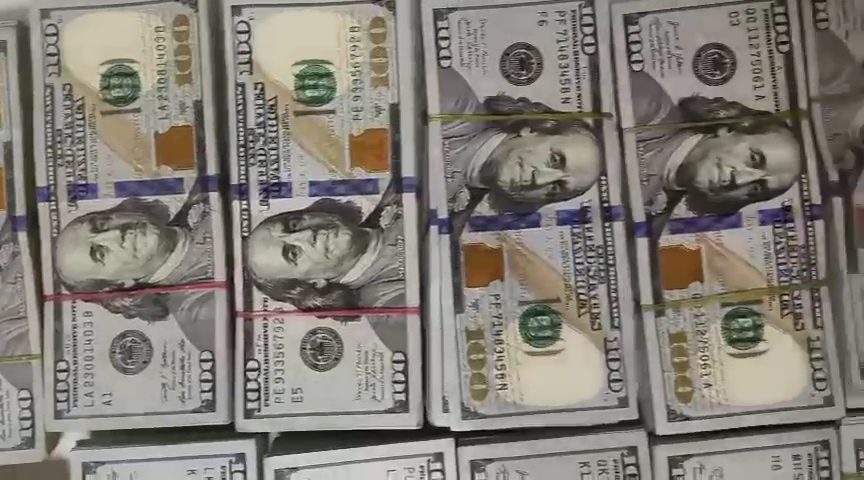 4 October : मुंबई एयरपोर्ट पर कस्टम्स की बड़ी कार्रवाई: करोड़ों की विदेशी करेंसी और नशीले पदार्थ बरामद