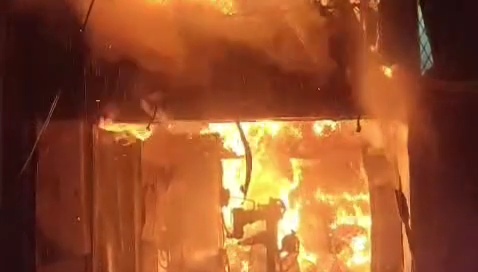 1 दिसंबर : वसंत विहार रैन बसेरे में भीषण आग, दो लोगों की मौत — कारणों की जांच जारी