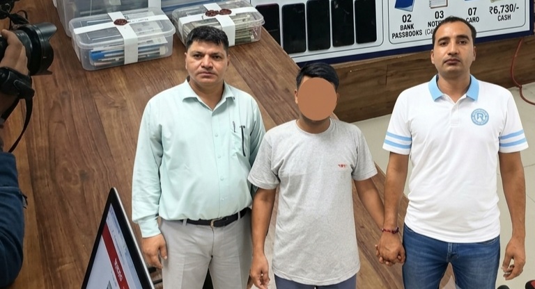 6 Sep : टाटा मोटर्स में नौकरी के नाम पर फर्जीवाड़ा: दिल्ली पुलिस ने फर्जी कॉल सेंटर का किया भंडाफोड़, मास्टरमाइंड समेत 5 गिरफ्तार